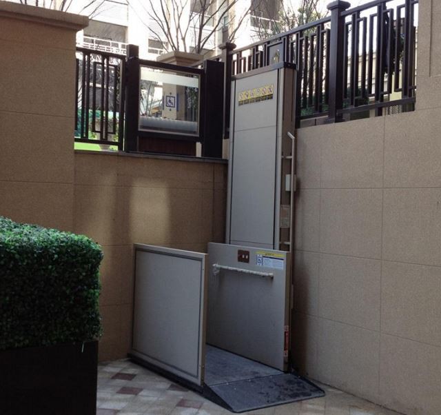 Agustin wheelchair lift 